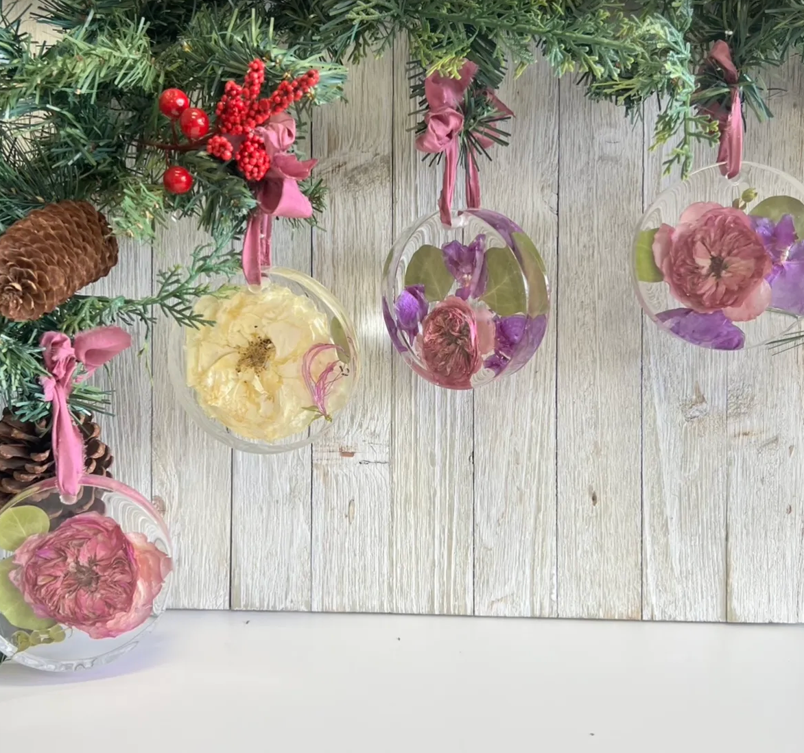 RESIN FLOWER PRESERVATION ORNAMENT SET